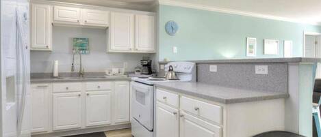 Frigorífic, microones, forn i placa de cuina