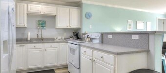 Amazing 3 bedroom 2 and a half bath condo close to everything in Oak Island