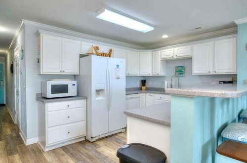 Amazing 3 bedroom 2 bath condo close to everything in Oak Island