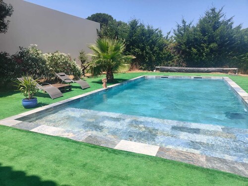 Villa climatisée avec grande piscine