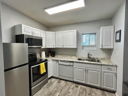 Charming 1-bedroom w/ Private Patio