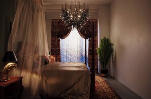 Iron/ironing board, bed sheets