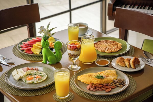 Daily English breakfast (COP 15000 per person) - Hotel San Felipe 74 (Bogota)
