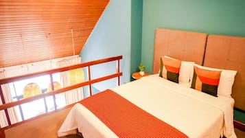 Executive Duplex | Desk, free WiFi