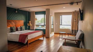Quarto clássico, vista para a cidade | Escrivaninha, Wi-Fi de cortesia