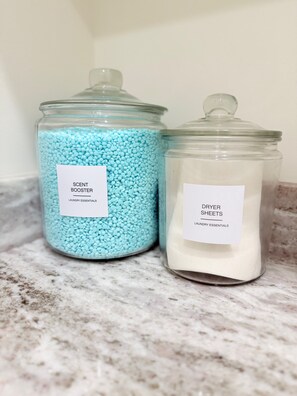 Hårføner, håndklær, såpe og toalettpapir