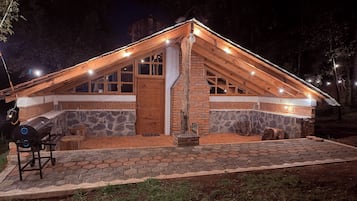 Façade de l’hébergement - soirée/nuit