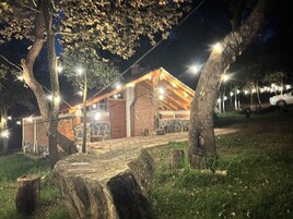 住宿正面 (夜晚)