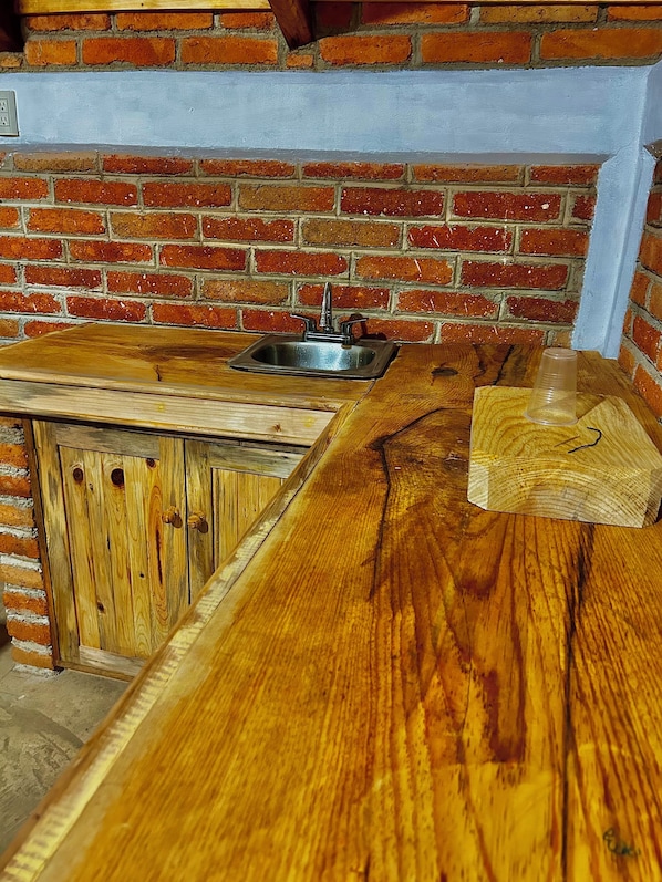 Coffee/tea maker, dining tables
