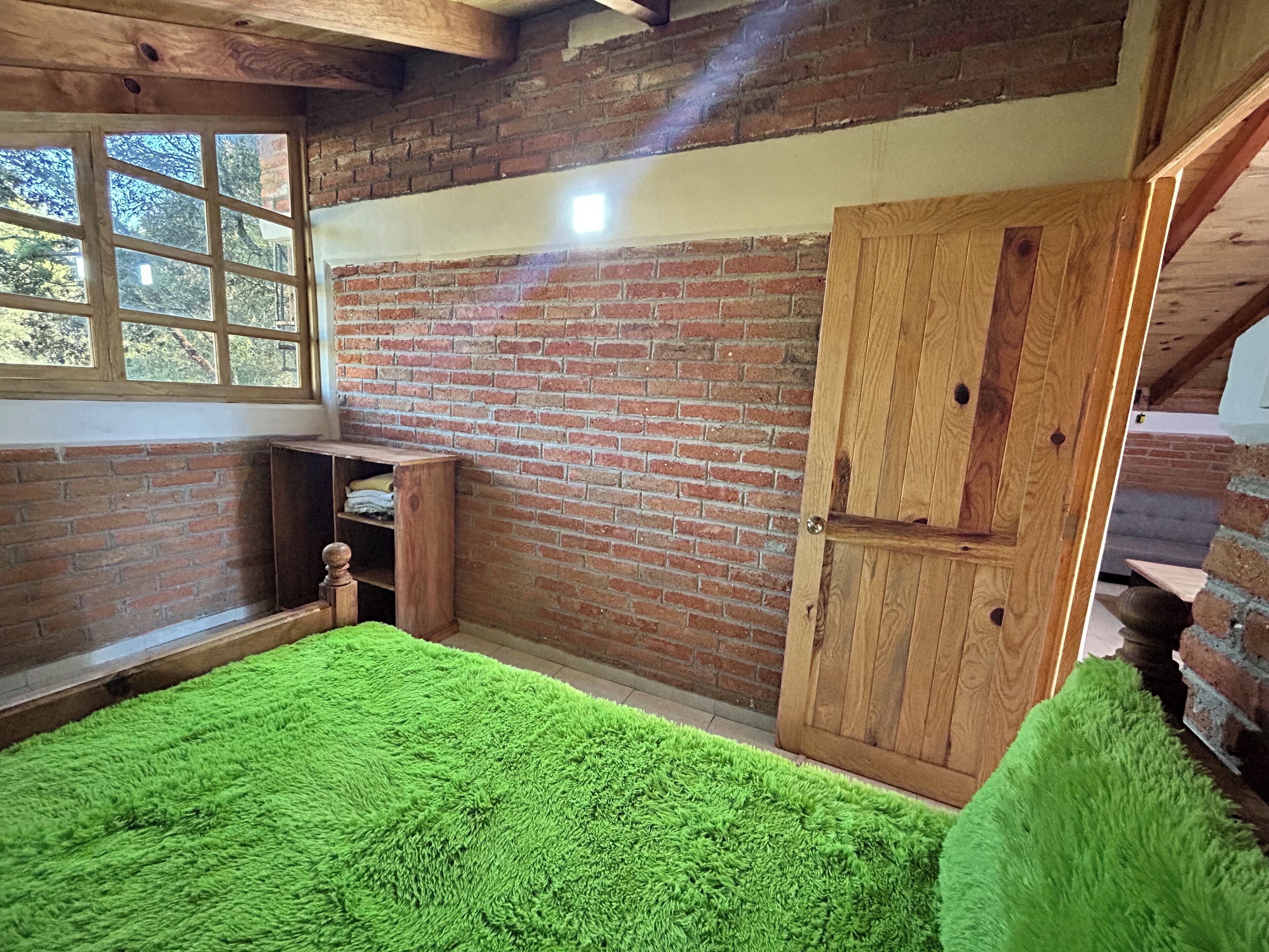Cabaña familiar, patio, vista a la montaña | Edredón, wifi gratis, ropa de cama y acceso para silla de ruedas 