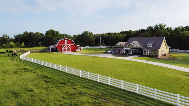 Unclassified image, 1 of 21, button - Charming one bedroom apartment on a quiet farm. (Morris)