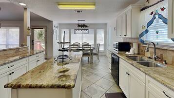 House (3 Bedrooms) | Property amenity