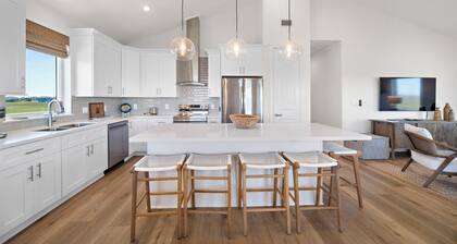 Pelican Perch by Ryson Vacation Rentals