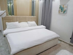 3 間睡房、熨斗/熨衫板、Wi-Fi
