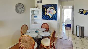 Condo (1 Bedroom) | Property amenity