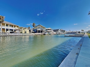 Condo (1 Bedroom) | Property amenity - Something's Fishsea by Miss Kitty’s (Rockport)