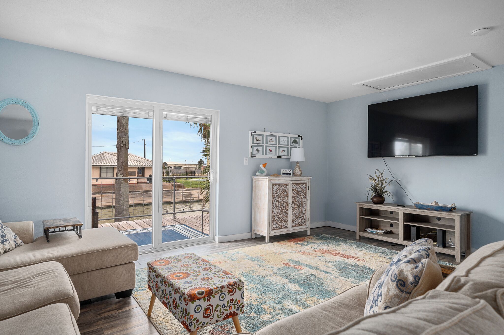 Talo (3 Bedrooms) | Oleskelualue | Televisio