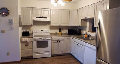 Deluxe 3 Bedroom 2 Bathroom Top Floor Condo