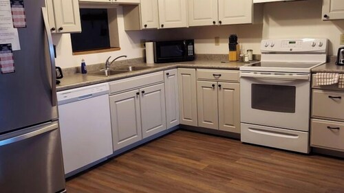 Deluxe 3 Bedroom Condo, 2 Full Bathrooms Top Floor