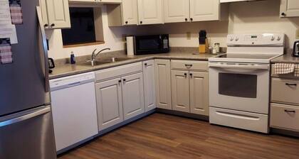 Deluxe 3 Bedroom Condo, 2 Full Bathrooms Top Floor