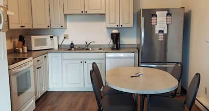 Classic 2 Bedroom 4 XL Twin beds, 1 Bathroom Top Floor