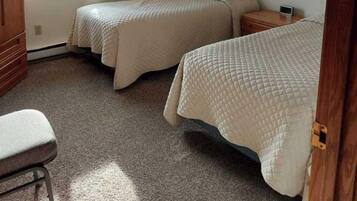 2 Schlafzimmer, Schreibtisch