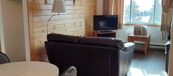 Fully Furnished 2 Bedroom 4 XL Twin beds, 1 Bathroom Top Floor Unit 5