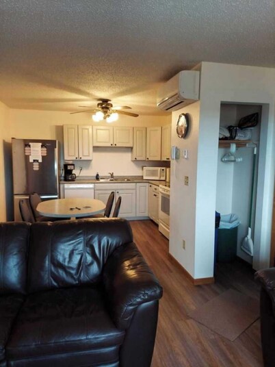 Classic 2 Bedroom 1 Queen 3 XL Twin, 1 bathroom Top Floor