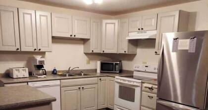 Deluxe 2 Bedrooms 8 XL Twin Beds, 2 Bathrooms Ground Floor