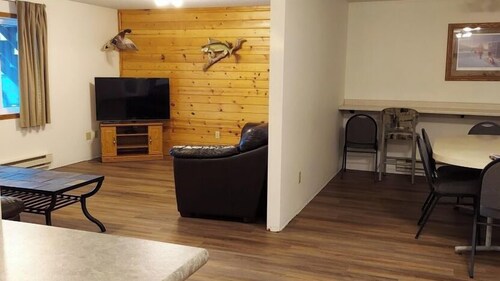 Deluxe 2 Bedrooms Ground Level Condo 2 bathrooms
