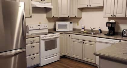 Deluxe 2 Bedrooms Ground Level Condo 2 bathrooms