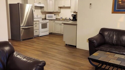 Deluxe 2 Bedrooms Ground Level Condo 2 bathrooms