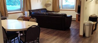 Deluxe 3 Bedroom Condo Ground Level 2 Bathroom