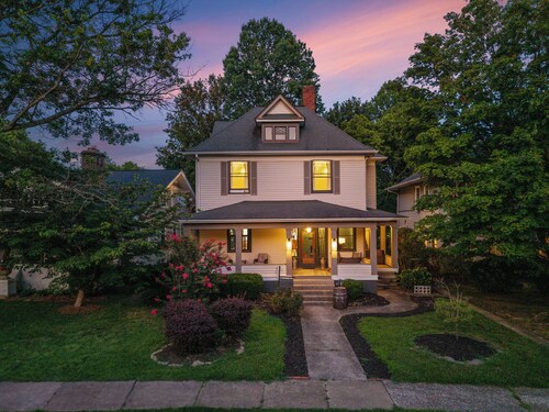 Bourbon Trail Retreat . Sleeps 10 + Hot Tub. In the Heart of the Bourbon Trail