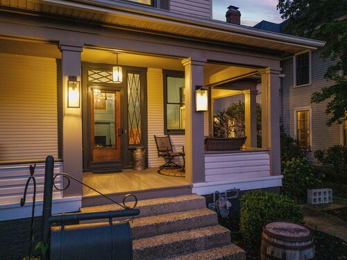 Bourbon Trail Retreat . Sleeps 10 + Hot Tub. In the Heart of the Bourbon Trail