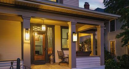 Bourbon Trail Retreat . Sleeps 10 + Hot Tub. In the Heart of the Bourbon Trail