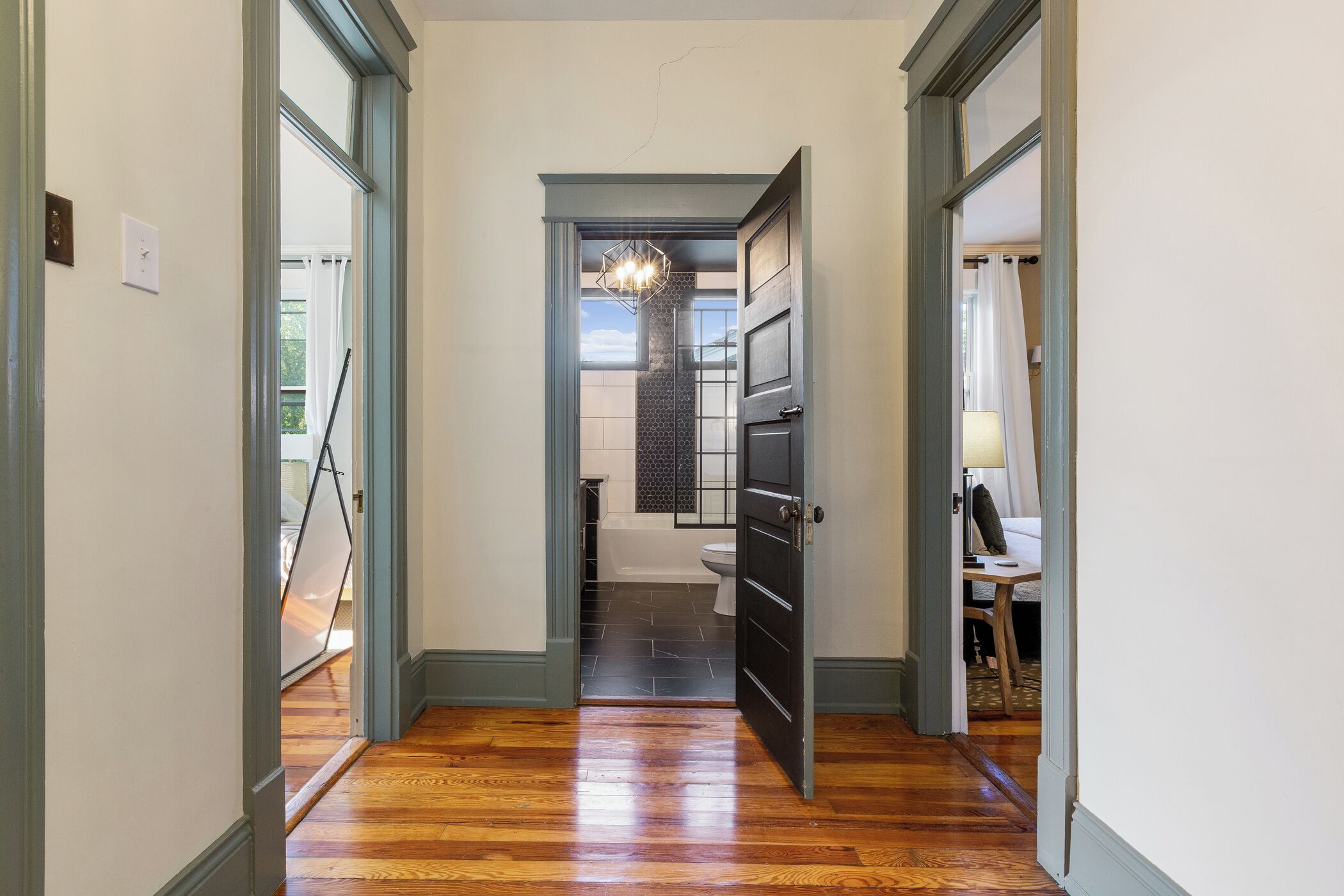 4 室のベッドルーム、旅行用ベビーベッド、WiFi (無料)、ベッドシーツ