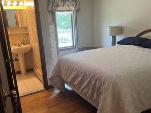 4 bedrooms, WiFi, bed sheets