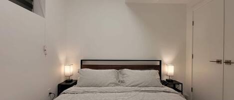 2 makuuhuonetta, silitysrauta/-lauta, Wi-Fi, vuodevaatteet