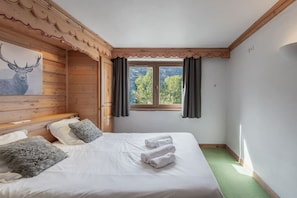 4 bedrooms, iron/ironing board, WiFi, bed sheets - Chalet du Centre authentique au coeur de Méribel (Les Allues)
