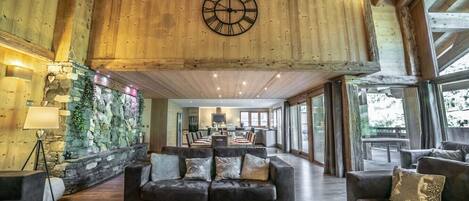 TV, fireplace, stereo