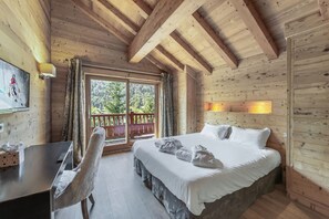 6 bedrooms, iron/ironing board, travel crib, WiFi