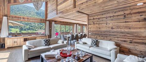 TV, fireplace, stereo