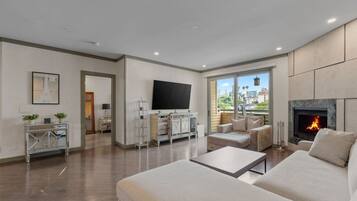 Apartment, City View | Living area | Flat-screen TV, fireplace