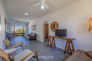 Basic Apartment | Living area