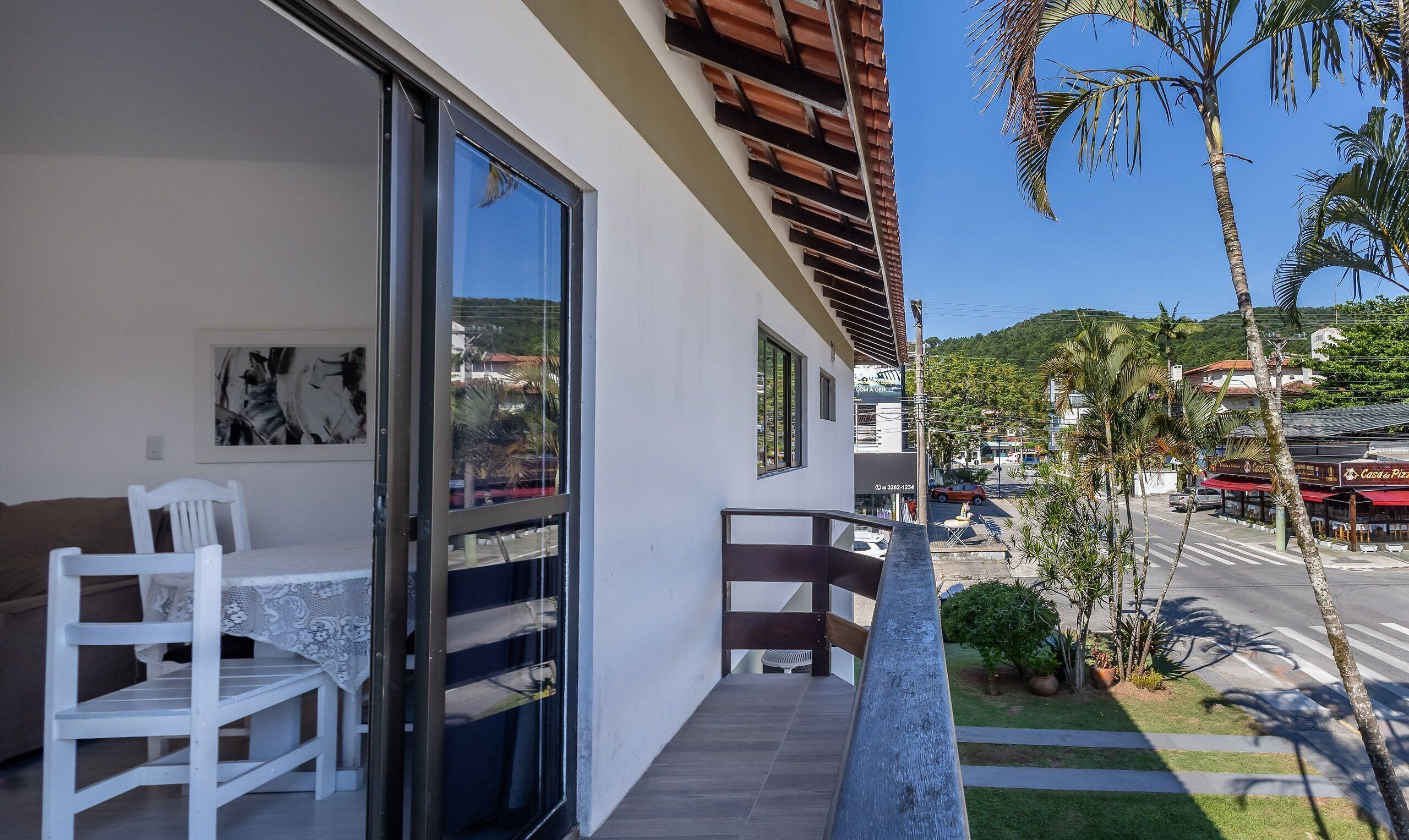 Basic Apartment | Outdoor dining