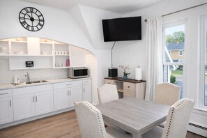 Dining - 6 Beds Home w/Game Room Perfect for Groups (Killingly)