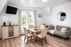 TV - 6 Beds Home w/Game Room Perfect for Groups (Killingly)