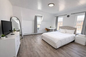 Skrivbord, strykjärn/strykbräda, wi-fi och sängkläder