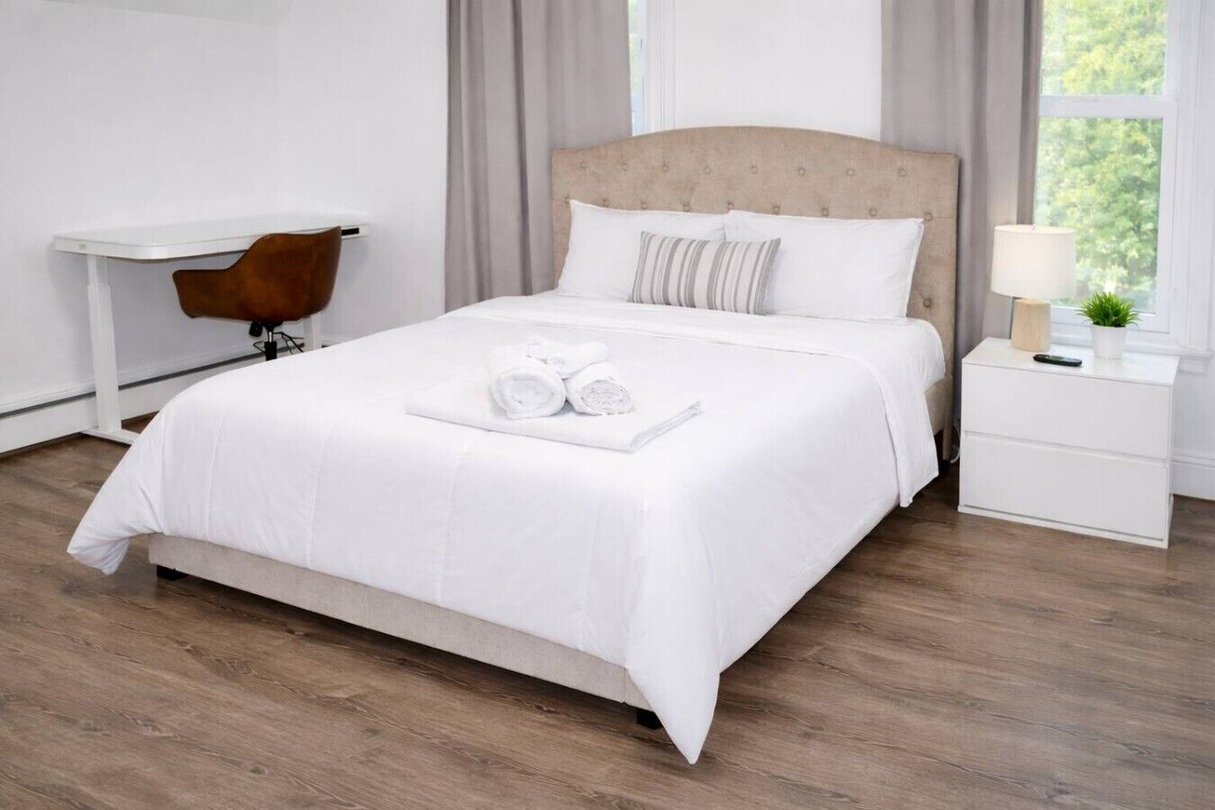 Desk, iron/ironing board, WiFi, bed sheets